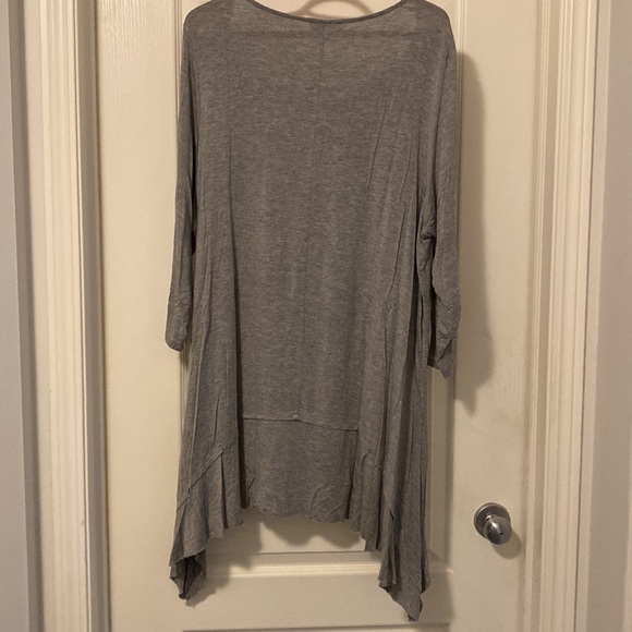 Basic grey tunic with long sides - Picture 2 of 4
